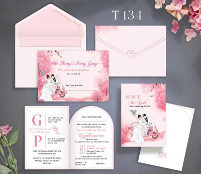 Thiệp cưới màu hồng phấn hoa đào chibi dâu rể hiện đại mã TCP-134